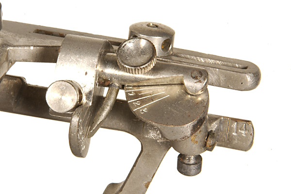 Detail of the condylar mechanism. The condylar inclination (protrusive angle) control is on the left. The adjustable Bennett control (the first to appear on an articulator ) is on the right.