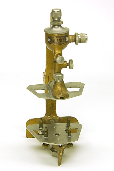 Front view of the Deluxe Balancer. The cast holding plates could be removed so that this model could be used for multiple cases.