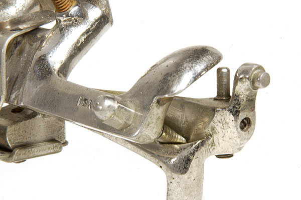 Detail of a condylar control showing that the fossa moves up and off the condyle pin when the articulator is opened