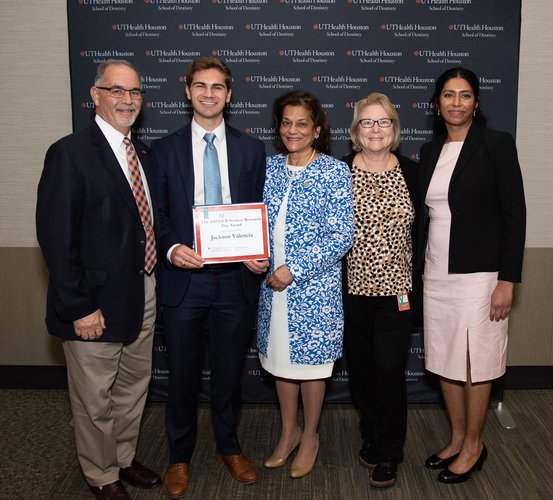 Dental students Jackson Valencia (middle left) was named the 2022 AADOCR Student Research Day Award recipient.