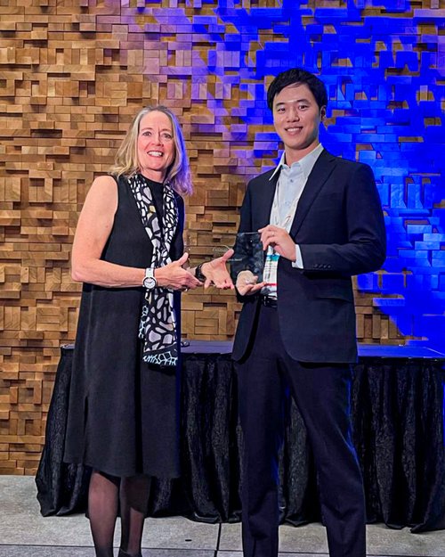 Dr. Shion Orikasa (right) presented the American Society for Bone and Mineral Research’s Young Investigator Award during the 2023 ASBMR Annual Meeting in Vancounver, British Columbia, Canada.